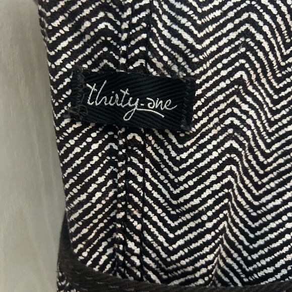 Thirty-One Black and White Chevron Tote - Picture 4 of 11